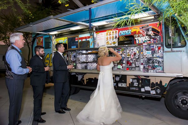 frank-gehry-vegas-real-wedding-kmh-photography-030