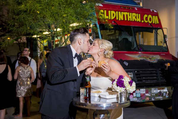frank-gehry-vegas-real-wedding-kmh-photography-031