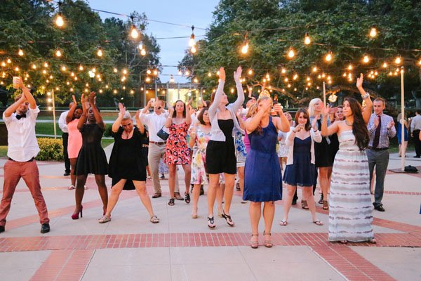 bouquet toss