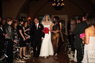 bond with mom wedding