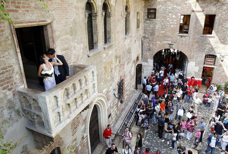 Destination Wedding Italy Juliet's Balcony