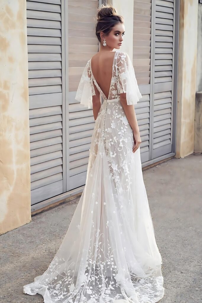 21 Backless Wedding Dresses for the Modern Bride | Woman Getting Married 21 Backless Wedding Dresses for the Modern Bride | Woman Getting Married