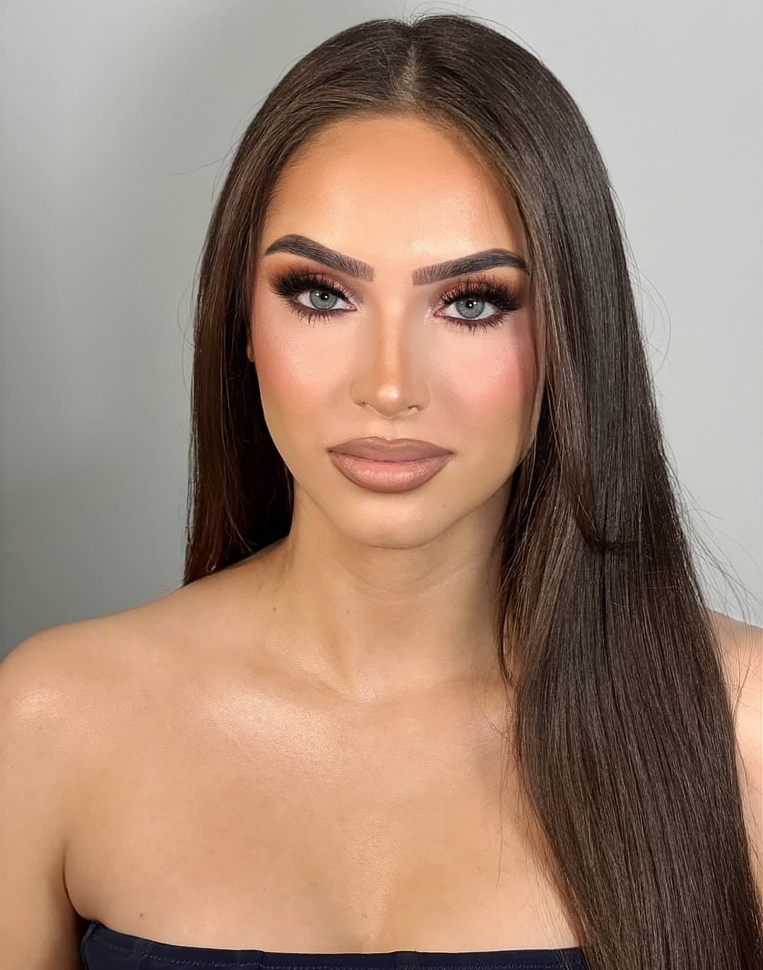 Light Bronze Eye and Warm Caramel Lips
