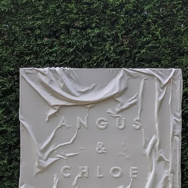 Whimsy wedding font signage via Instagram @nearlywedmag