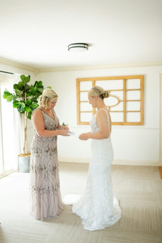 12 Wedding Gift Ideas for the Bride from the Mother of the Groom